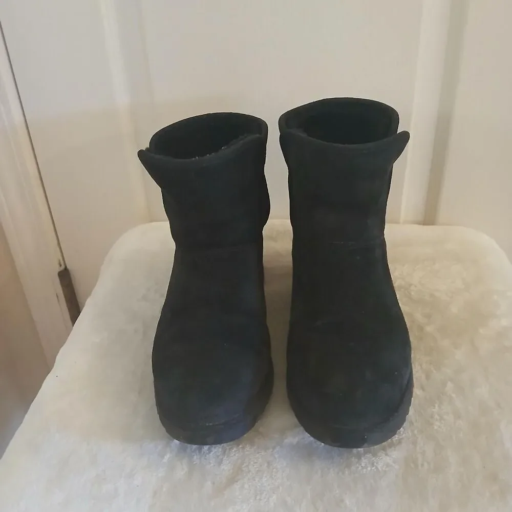 UGG Kristin Black Suede Wedge Short Boot Shearling Fur Lining 8 Classic Basic